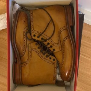 EUC Grenson Sharp Brogue Derby Boot. In tan.